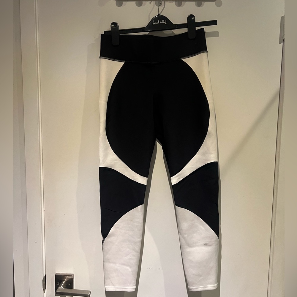 Black and White Michi Leggings Size L